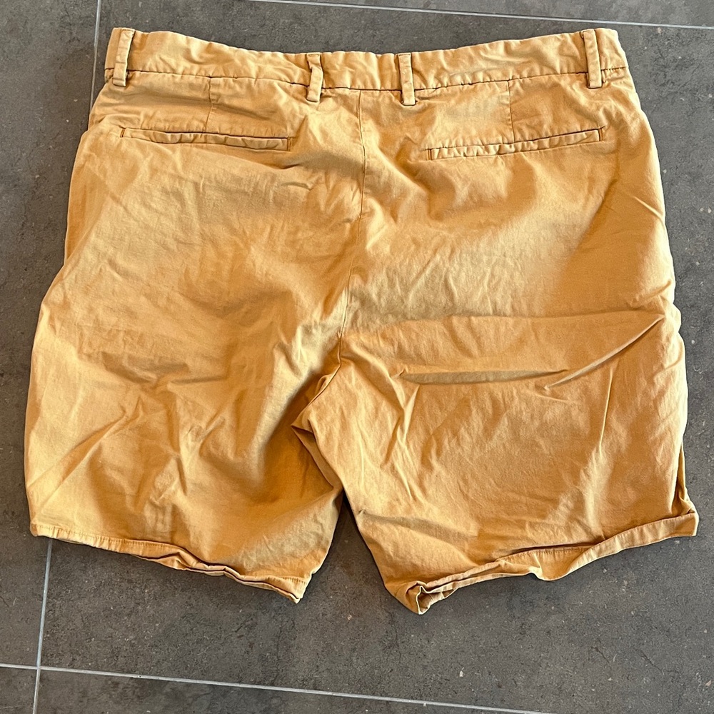 Theory Men's Tan Shorts - Picture 4 of 5